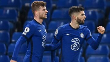 Soccer Football - Premier League - Chelsea v Leeds United - Stamford Bridge, London, Britain - December 5, 2020 Chelsea's Christian Pulisic celebrates scoring their third goal with Timo Werner Pool via REUTERS/Giepl6 EDITORIAL USE ONLY. No use with u