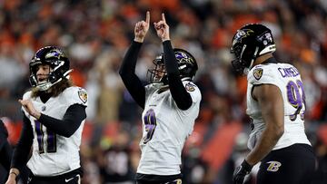 CINCINNATI, OHIO - JANUARY 15: Justin Tucker #9 of the Baltimore Ravens celebrates after making a field goal against the Cincinnati Bengals during the second quarter in the AFC Wild Card playoff game at Paycor Stadium on January 15, 2023 in Cincinnati, Ohio.   Rob Carr/Getty Images/AFP (Photo by Rob Carr / GETTY IMAGES NORTH AMERICA / Getty Images via AFP)