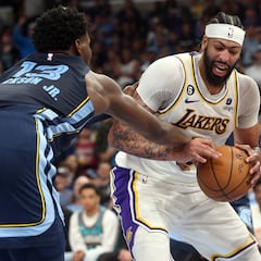 How many times have the Lakers been eliminated in the first round of the playoffs?