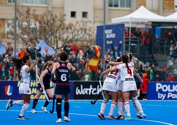 Las jugadoras celebran el gol de Patricia Álvarez.