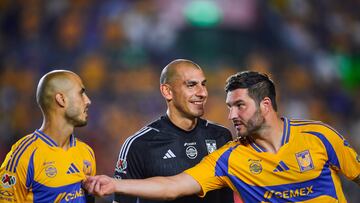 Nahuel Guzman and Andre-Pierre Gignac of Tigres  during the 7th round match between Tigres UANL and Atletico San Luis as part of the Liga BBVA MX, Torneo Apertura 2024 at Universitario Stadium on September 13, 2024 in Monterrey, Nuevo Leon, Mexico.