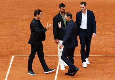 Roger Federer, Novak Djokovic y Andy Murray acompañan a Rafa Nadal durante su homenaje. 