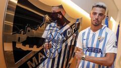 Cristian Rodr&iacute;guez, posando con la camiseta del M&aacute;laga en La Rosaleda.