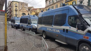 Fuertes medidas de seguridad en los aledaños del hotel de concentración del Real Madrid.