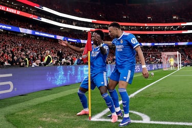 0-1. Vinicius celebra el tanto con Kylian Mbappé.