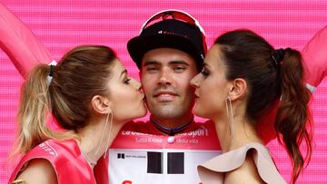 Netherlands&#039; rider of team Sunweb Tom Dumoulin celebrates on the podium with the overall leader&#039;s pink jersey after winning the 1st stage of the 101st Giro d&#039;Italia, Tour of Italy, on May 4, 2018, a 9,7 kilometers individual time-trial in Jerusalem.
 The race&#039;s &quot;Big Start&quot;, beginning today, marks the first time any of cycling&#039;s three major races -- the Giro, Tour de France and Vuelta a Espana -- will begin outside of Europe. / AFP PHOTO / Luk BENIES