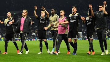 El Ajax celebra su victoria contra el Tottenham en la Champions League.