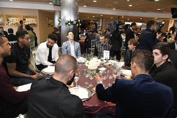 Real Madrid sat down for their traditional Christmas lunch at the Bernabéu today.
