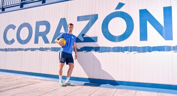 Diego García posa en la Instalación Deportiva Butarque tras el entreno del pasado martes. 