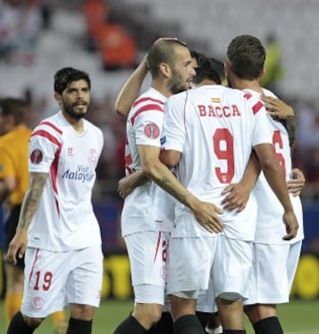 Fiorentina sufrió en su visita a Sevilla, en la Europa League.