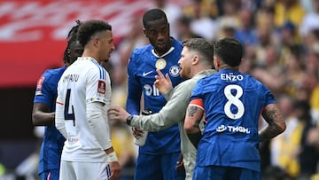 Leeds captain Leeds United's Welsh midfielder #04 Ethan Ampadu disturbs Chelsea players getting a little in-game coaching during the English FA Cup semi final football match between Chelsea and Leeds United at Wembley stadium in London, on April 26, 2026. (Photo by Ben STANSALL / AFP) / NOT FOR MARKETING OR ADVERTISING USE / RESTRICTED TO EDITORIAL USE
