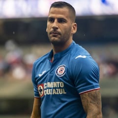 Aficionados de Cruz Azul festejaron suplencia de Méndez