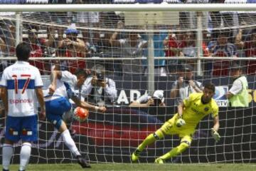 En la agonía, Nicolás Castillo le dio el empate a la UC ante el Cacique. La igualdad fue muy festejada.