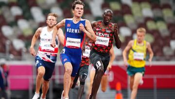 Jakob Ingebrigtsen y Timothy Cheruiyot en la final ol&iacute;mpica de 1.500 en Tokio.