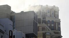 Un incendio en un edificio de apartamentos tur&iacute;sticos en Gran V&iacute;a ha ocasionado una gran columna de humo en el centro de Madrid.