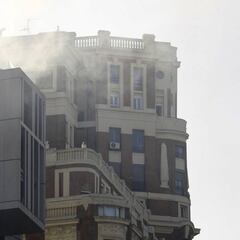 Un incendio provoca una gran columna de humo en el centro de Madrid