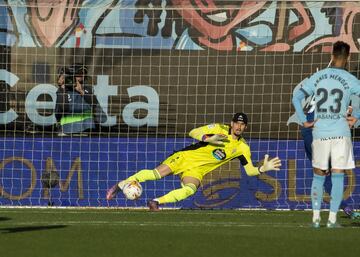 Benzema marca el 1-2 de penalti. 