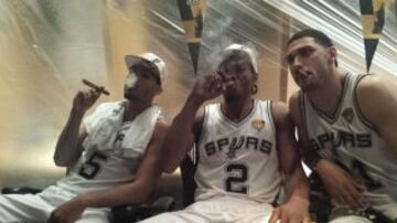 El puro de la victoria: con el MPV Leonard al frente, los Spurs saborean el éxito. Son campeones de la NBA.
