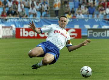 El ex zaragocista no anot un solo gol en toda su carrera. 'One club man', jug en el Real Zaragoza entre 1993 y 2009.