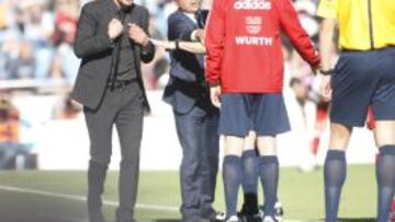 Simeone fue expulsado por Fernández Borbalán en Riazor.