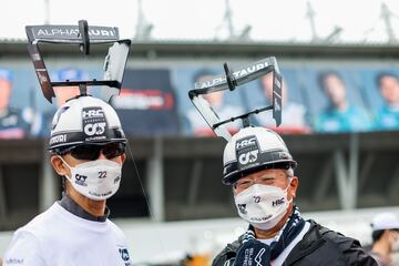 Durante la práctica del Gran Premio de Japón, desarrollado en el circuito de Suzuka, se ha podido ver un desfile de los sombreros más variopintos.