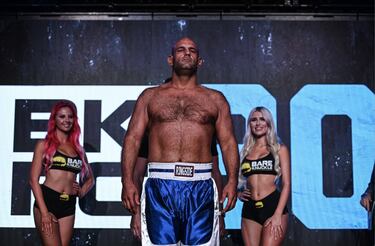 El luchador estadounidense de 38 años Justin Thornton falleció el 5 de octubre, al no poder recuperarse del duro nocaut que sufrió el 20 de agosto en una competición de boxeo sin guantes, ambién conocido como 'Bare-knuckle'. Thornton recibió un brutal golpe a los 19 segundos del comienzo del combate con su compatriota Dillon Cleckle en el evento BKFC 20, disputado en Mississippi, Estados Unidos. 