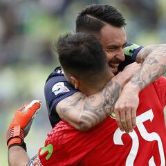 El gran deseo de Pinilla para Johhny: "Ojalá que pueda cerrar su carrera en la U"