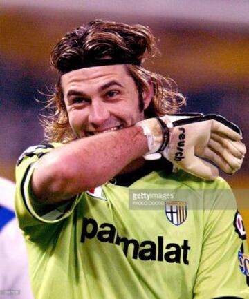 5 - Sébastien Frey: La venta de Gianluigi Buffon a la Juventus obligó al Parma de buscar a la brevedad un reemplazante. El elegido fue el francés Sébastien Frey, que en 2002 militaba en Inter de Milán. Parma pagó 21 millones de euros.