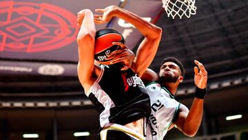 BOLOGNA, ITALY - NOVEMBER 17: Kyle Alexander, #21 of Valencia Basket in action during the 2022/2023 Turkish Airlines EuroLeague Regular Season Round 8 game between Virtus Segafredo Bologna and Valencia Basket at PalaDozza on November 17, 2022 in Bologna, Italy. (Photo by Luca Sgamellotti/Euroleague Basketball via Getty Images)