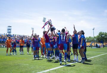 El Barcelona Femenino ha goleado 6-1 al Sporting de Huelva para proclamarse campeonas de la Copa de la Reina por novena vez.
