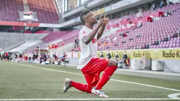 Jhon C&oacute;rdoba celebrando un gol con Colonia.