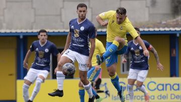 Imagen del partido entre Las Palmas Atlético y el Marino