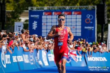 Cinco veces campeón mundial de triatlón (récord) y plata en Londres 2012, el gallego retornó de la larga distancia a la olímpica, que casi seguro dejará tras Tokio. Todo, por intentar ganar el oro. “Un reto antinatural”, confiesa, porque el cuerpo pierde 