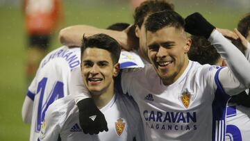 Bermejo y Narv&aacute;ez celebran el gol del primero de ellos.