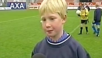 A very young De Bruyne reveals his favourite team and player