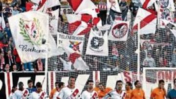 <b>FIEL. </b>La afición rayista siempre está con el equipo vallecano, como demuestra la imagen ante el Alicante.