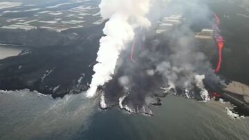 Toma aérea de la lava formando la nueva fajana