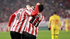 AMDEP7437. LA PLATA (ARGENTINA), 18/07/2023.- Guido Carrillo (i) de Estudiantes celebra un gol con Franco Zapiola hoy, en un partido de la Copa Sudamericana entre Estudiantes y Barcelona SC en el estadio Jorge Luis Hirschi en La Plata (Argentina). EFE/ Demian Alday Estevez
