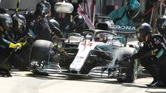 AJY001. Silverstone (United Kingdom), 08/07/2018.- British Formula One driver Lewis Hamilton of Mercedes AMG GP stops for tyres during the 2018 Formula One Grand Prix of Great Britain at the Silverstone Circuit in Northamptonshire, Britain, 08 July 2018. (F&oacute;rmula Uno, Gran Breta&ntilde;a) EFE/EPA/ANDREW YATES / POOL