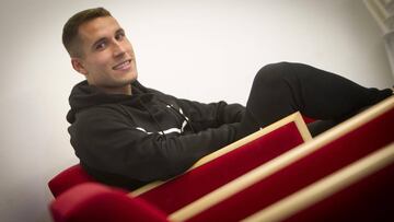 Hugo Mallo posa para AS en las instalaciones deportivas del Celta en A Madroa.