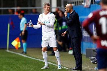 Zidane: "Cuando me retire, dir¨¦ que entren¨¦ a Toni Kroos"