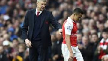 Football Soccer - Arsenal v Watford - Barclays Premier League - Emirates Stadium - 2/4/16
Arsenal's Alexis Sanchez is congratulated by manager Arsene Wenger as he is substituted
Reuters / Dylan Martinez
Livepic
EDITORIAL USE ONLY. No use with unauthorized audio, video, data, fixture lists, club/league logos or "live" services. Online in-match use limited to 45 images, no video emulation. No use in betting, games or single club/league/player publications. Please contact your account representative for further details.