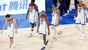 Manila (Philippines), 08/09/2023.- Players of USA reacts after losing the FIBA Basketball World Cup 2023 semi final match between USA and Germany at the Mall of Asia in Manila, Philippines, 08 September 2023. (Baloncesto, Alemania, Filipinas) EFE/EPA/ROLEX DELA PENA
