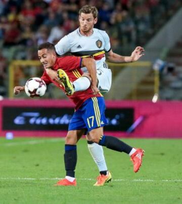 Lucas Vázquez con Jan Vertonghen.