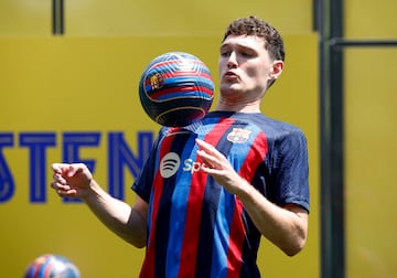 Andreas Christensen durante la presentación. 