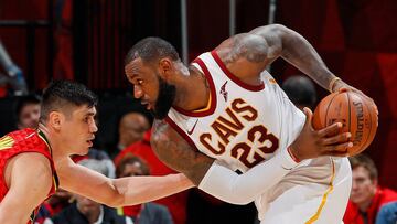 ATLANTA, GA - NOVEMBER 30: LeBron James #23 of the Cleveland Cavaliers looks to drive against Ersan Ilyasova #7 of the Atlanta Hawks at Philips Arena on November 30, 2017 in Atlanta, Georgia. NOTE TO USER: User expressly acknowledges and agrees that, by downloading and or using this photograph, User is consenting to the terms and conditions of the Getty Images License Agreement. Kevin C. Cox/Getty Images/AFP
== FOR NEWSPAPERS, INTERNET, TELCOS & TELEVISION USE ONLY ==