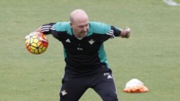 Pepe Mel en un entrenamiento