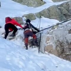 Intentan escalar el pico más alto de Polonia con un bebé de 9 meses y acaban rescatados