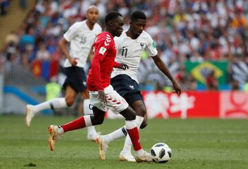 Pione Sisto y Ousmane Dembele.