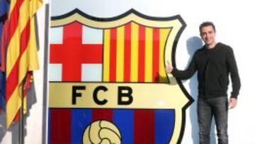 Xavi posó ayer ante los medios, justo después de haber ampliado su relación con el Barcelona hasta 2016.